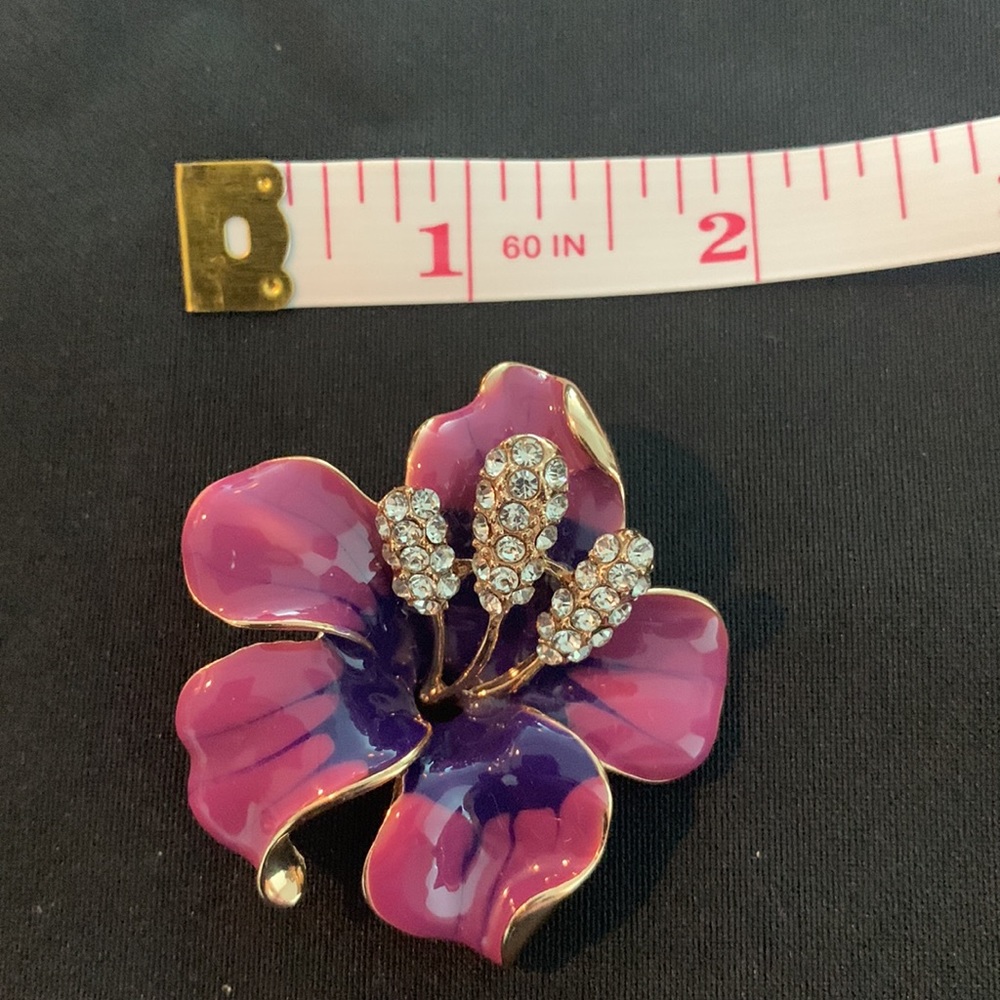 Hibiscus 🌺 Pin - Picture 3 of 5